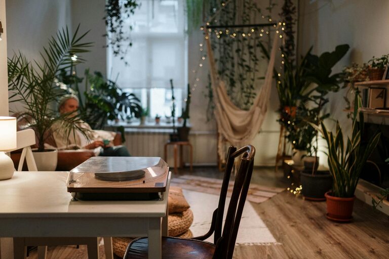Simple Tips for Creating a Cosy and Inviting Living Room Space